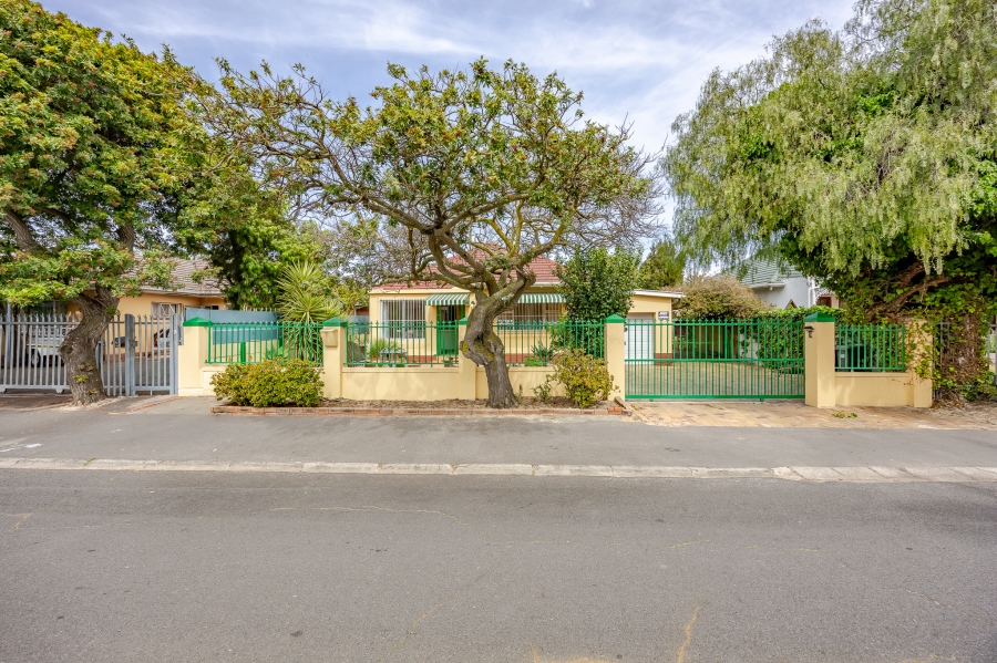 4 Bedroom Property for Sale in Oakdale Western Cape